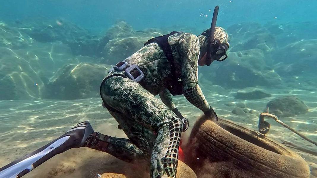 Bunu balıklar yıkansın diye mi denize attın! Deniz dibi temizliğinde 'Pes' dedirten görüntüler... 2